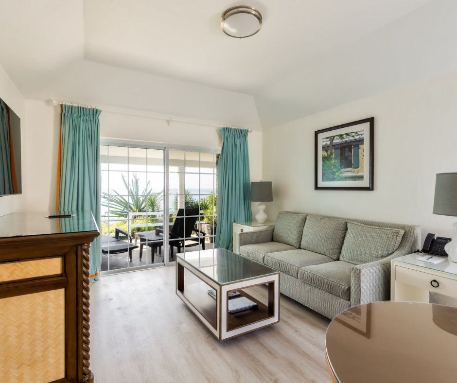 Oceanfront 1-Bedroom Suite with Kitchen